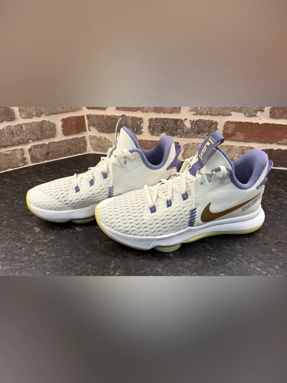 Nike lebron witness